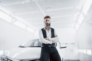 Trabajos 22 Paint a car in a spacious car service